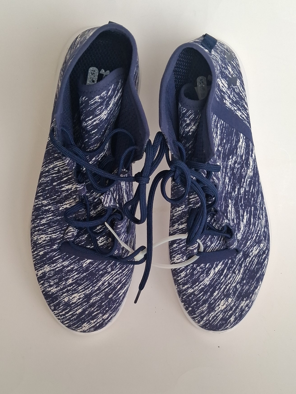 Under Armour Navy & White Marled Knit Sneakers Size 9.5